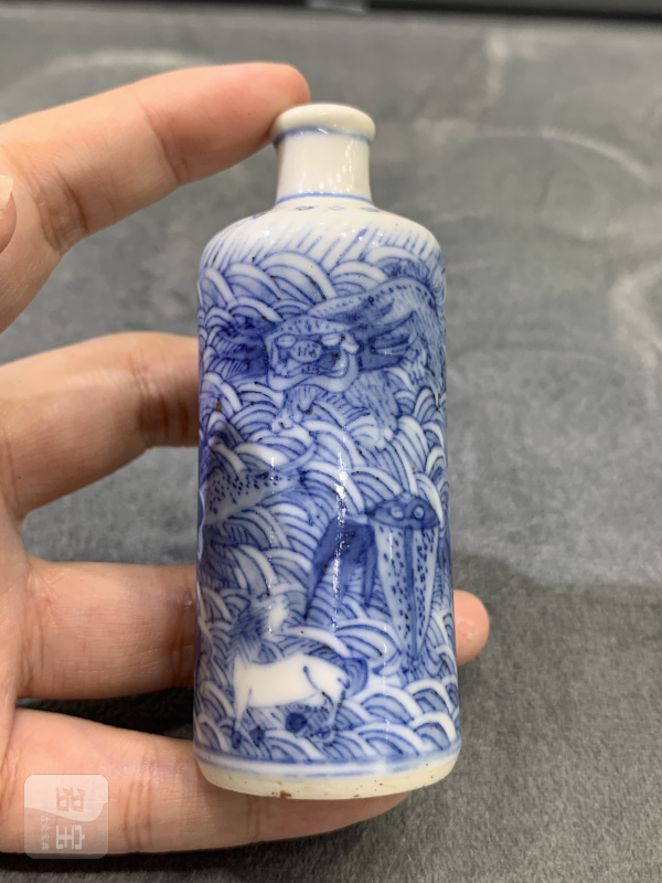 清晚期青花海八怪鼻烟壶 - 图3